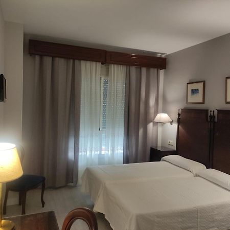 Hotel Iberia Plaza America กาเซเรส ภายนอก รูปภาพ