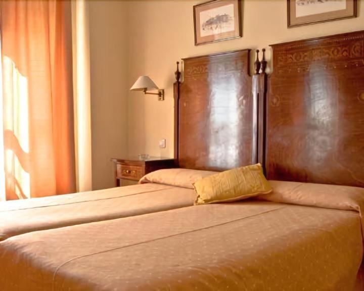 Hotel Iberia Plaza America กาเซเรส ภายนอก รูปภาพ
