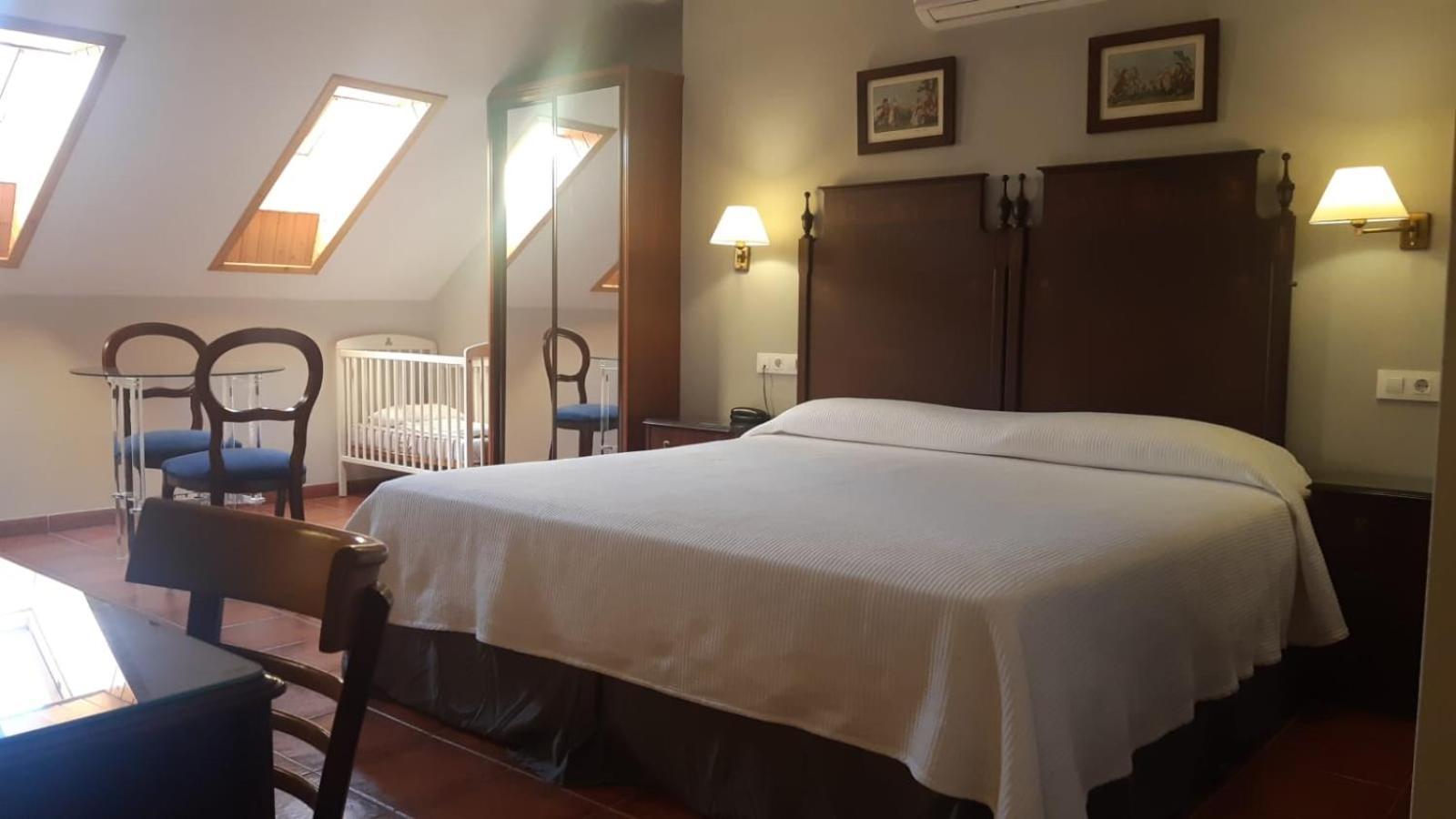 Hotel Iberia Plaza America กาเซเรส ภายนอก รูปภาพ