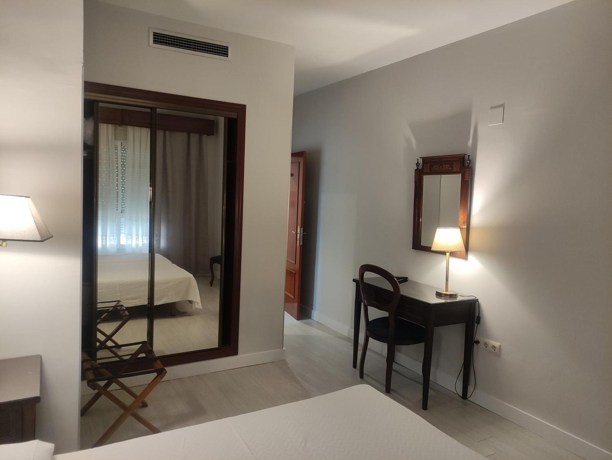 Hotel Iberia Plaza America กาเซเรส ภายนอก รูปภาพ
