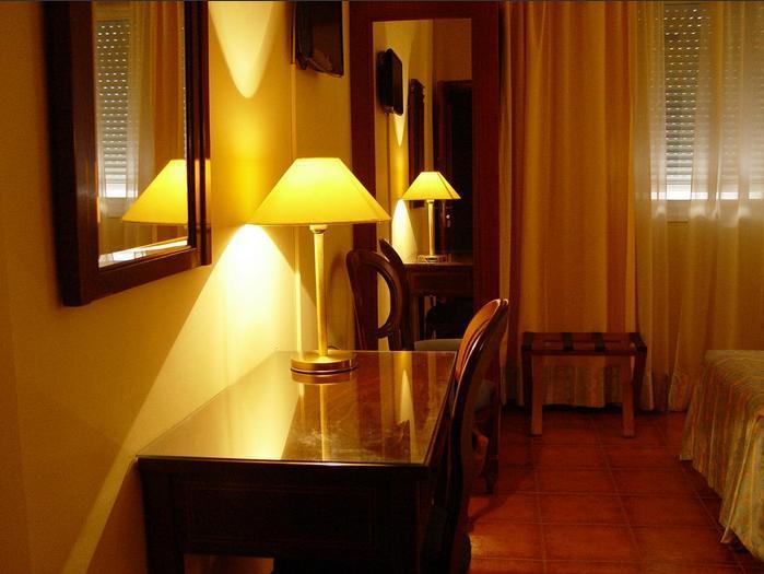 Hotel Iberia Plaza America กาเซเรส ภายนอก รูปภาพ