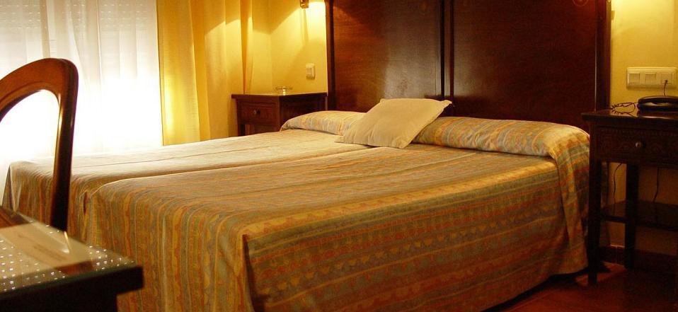 Hotel Iberia Plaza America กาเซเรส ภายนอก รูปภาพ