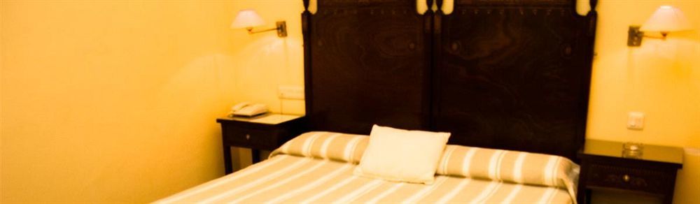 Hotel Iberia Plaza America กาเซเรส ภายนอก รูปภาพ