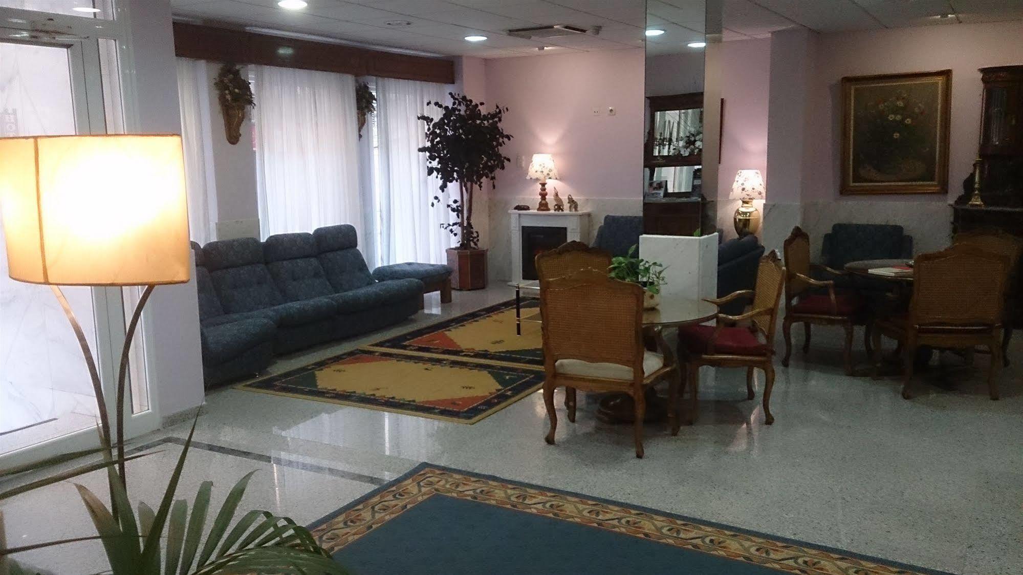 Hotel Iberia Plaza America กาเซเรส ภายนอก รูปภาพ