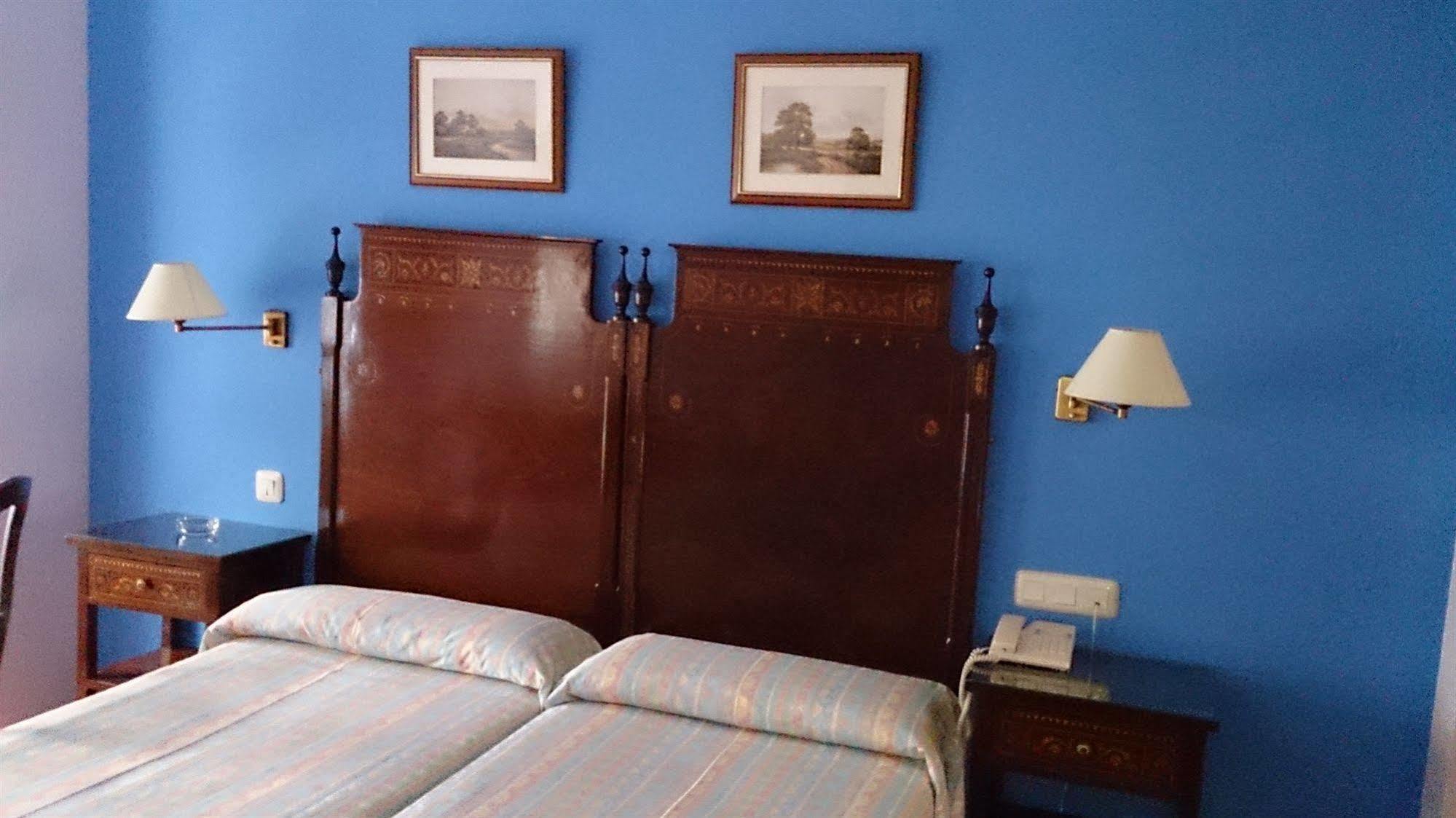 Hotel Iberia Plaza America กาเซเรส ภายนอก รูปภาพ